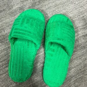 Green terry toweling sliders